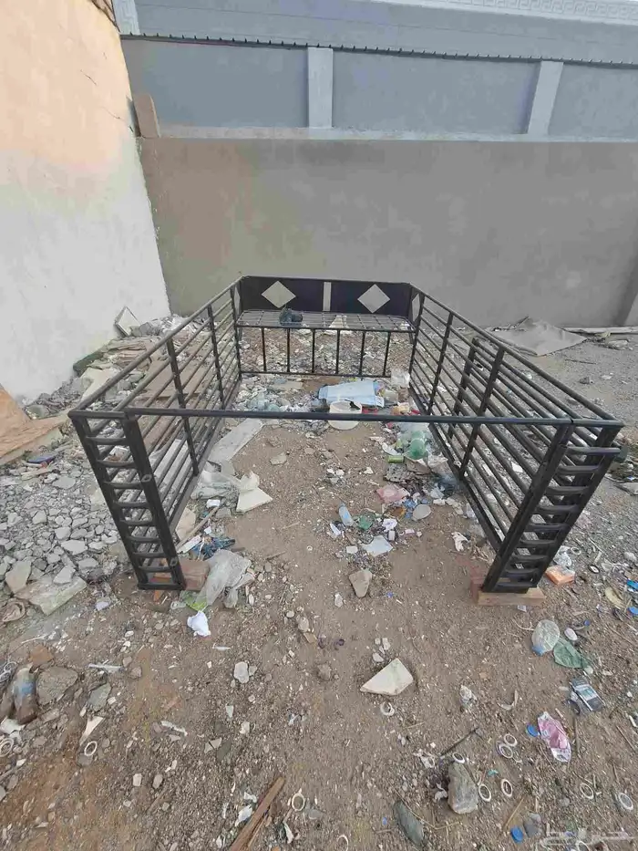 صندوق حديدي يركب على بكب لون اسود ايسوزو غماره. على السوم 3