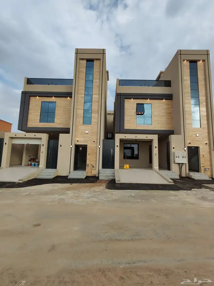 للبيع بأحد رفيده حي النزهه شقه دور ارضي مع بايكه سياره vip 0