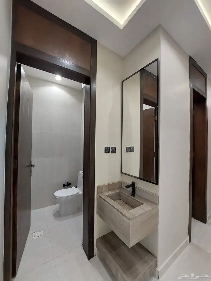 للبيع شقق علويةبدرج داخلى للسطح وشقق ارضية مستقلة حى المصيف 9