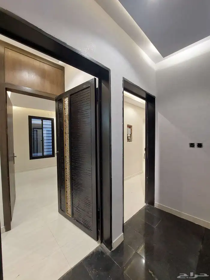 للبيع شقق علويةبدرج داخلى للسطح وشقق ارضية مستقلة حى المصيف 2