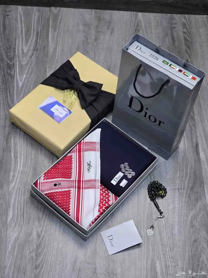 طقم ديور مع شماغ ملكي 2026 18