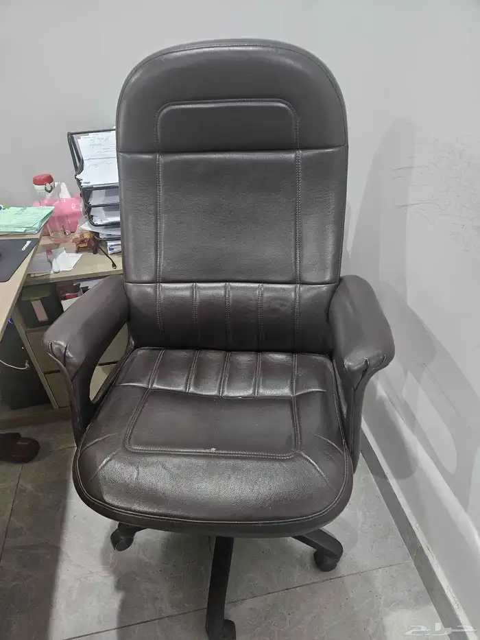 كراسى مكتب جلد فخم ونظيف جدا 0