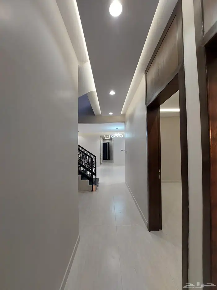 للبيع شقق علويةبدرج داخلى للسطح وشقق ارضية مستقلة حى المصيف 16