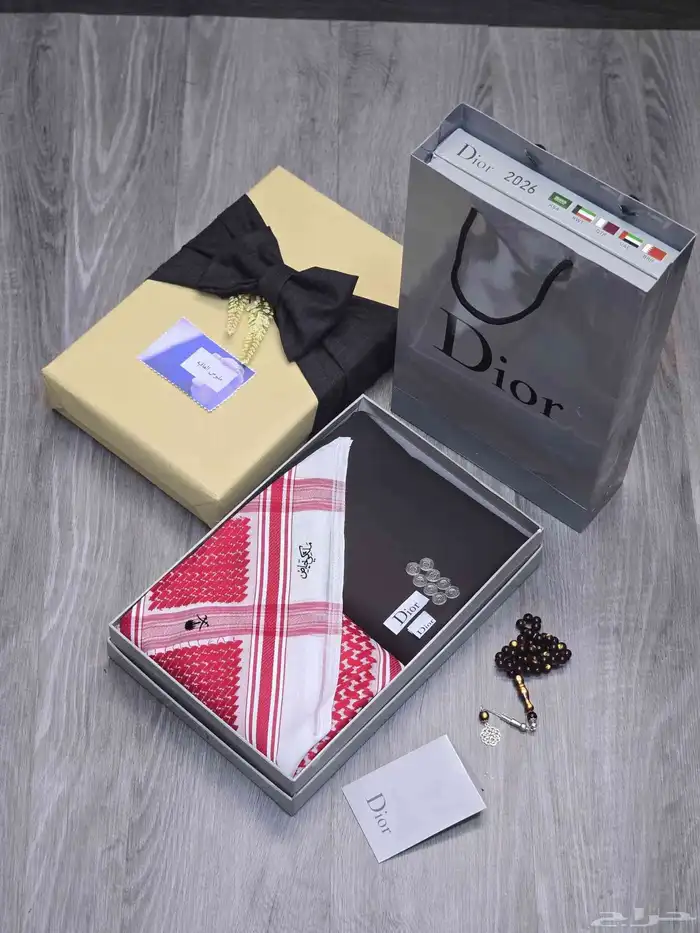 طقم ديور مع شماغ ملكي 2026 11