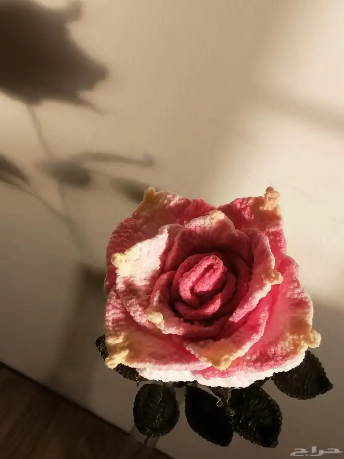 وردة جوري كبيرة حياكة يدوية من خيوط الصوف 2