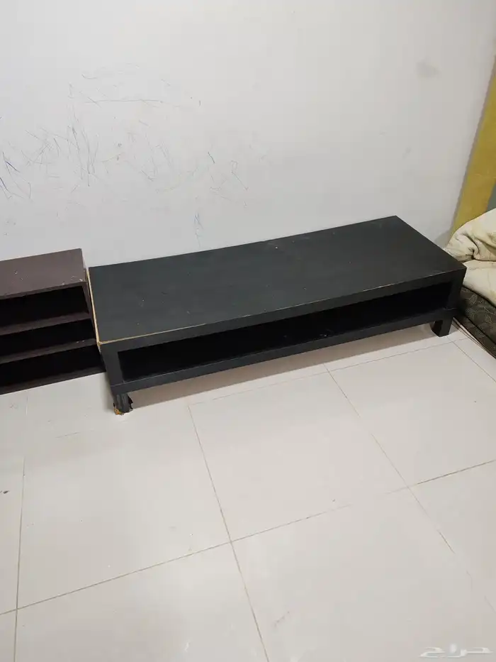 طاولة تلفزيون وجزامة صغيرة وسجادتين 6