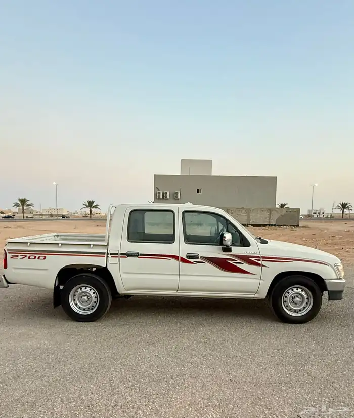 هايلوكس 2000 عداد 85 الف 4