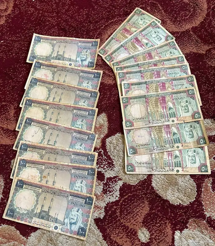 عملات وبعض المقتنيات الزمن القديم 1