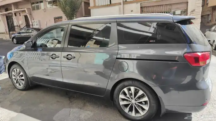 2017 Kia Grand Carnival 11