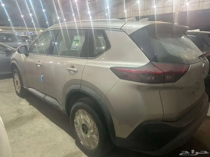 نيسان اكستريل استندر 7مقاعد دبل 2025 ذهبي واسود تسليم فوري 3