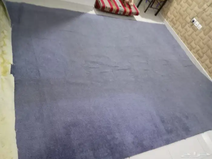 طاولة تلفزيون وجزامة صغيرة وسجادتين 4