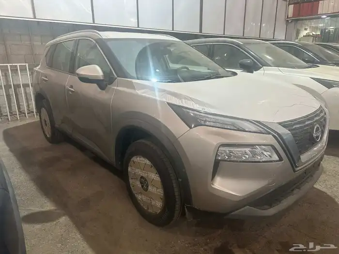 نيسان اكستريل استندر 7مقاعد دبل 2025 ذهبي واسود تسليم فوري 1