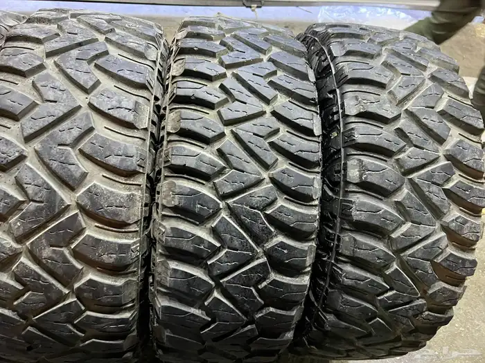 كفرات كومهو حجري كامل مقاس 285 70 17 5