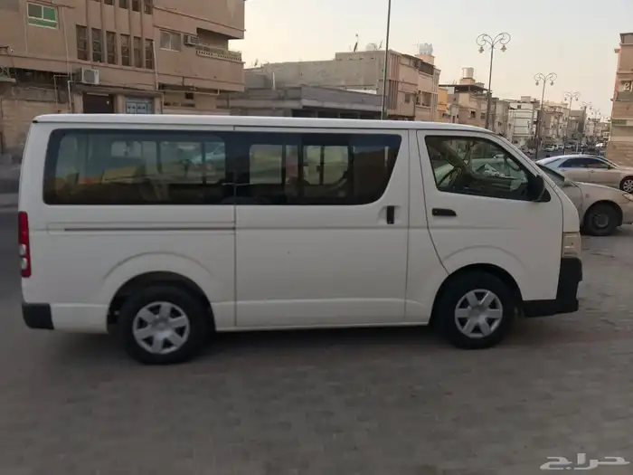 باص تيوتا 3