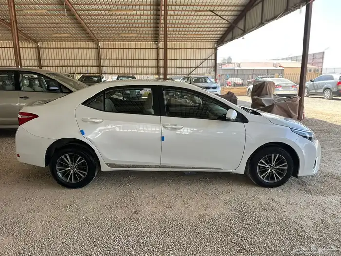 للبيع تويوتا كورلا 2015 نص فل نظيفه 4