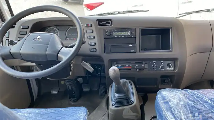 متسوبيشي باص روزا 2026 ديزل 30 راكب 8