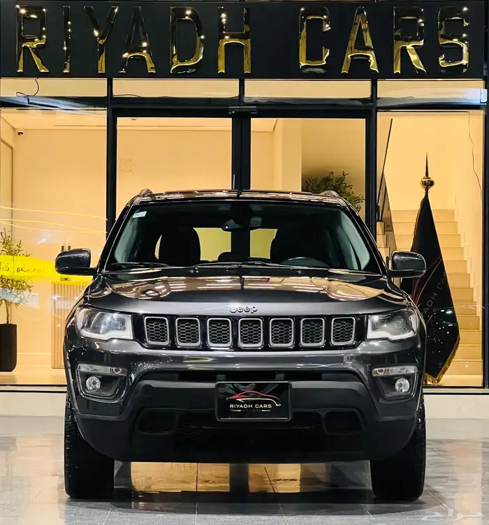 جيب كومباس 2019 تريل هوك ( بحالة ممتازة ) 1