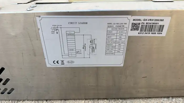 معدات مطعم كاملة بحالة نظيفة 90