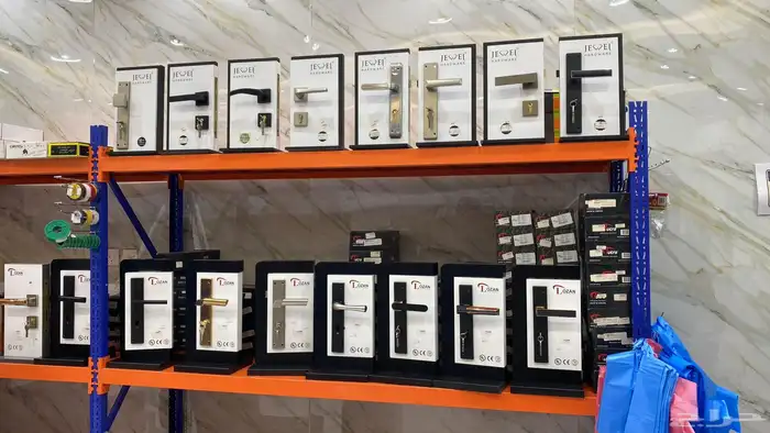 للتقبيل محل مواد بناء ونجارة 3