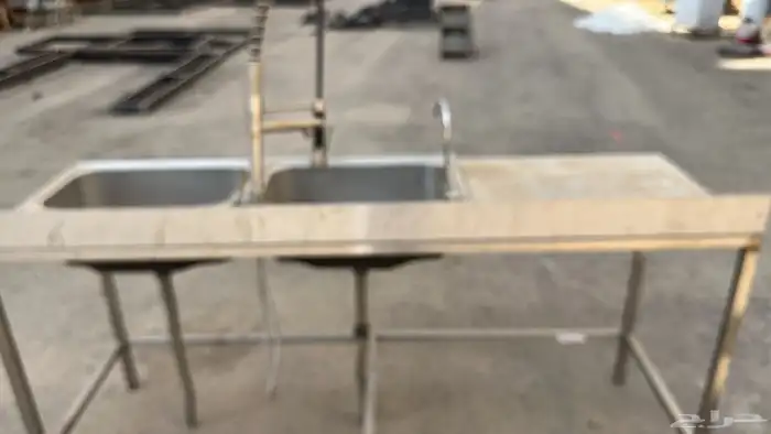 معدات مطعم كاملة بحالة نظيفة 58