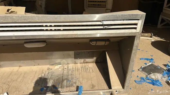 معدات مطعم كاملة بحالة نظيفة 71