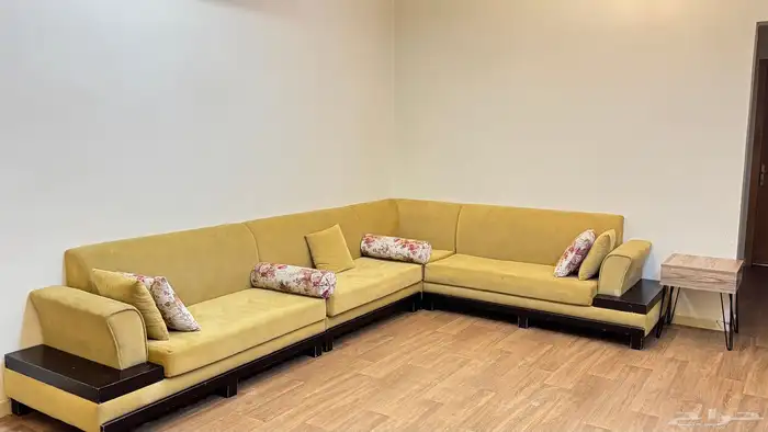 كنب حرف L بحاله ممتازه جدا   طاولة TV   ركن قهوه .. للجادين 0