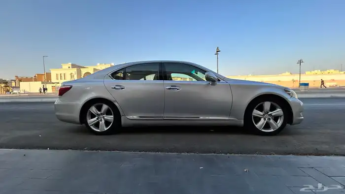 لكزس LS460 موديل 2010 سعودي 6