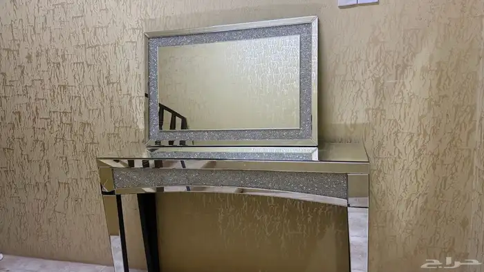 طاولة للبيع 0