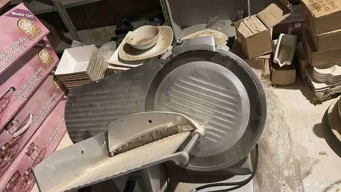 معدات مطعم كاملة بحالة نظيفة 27