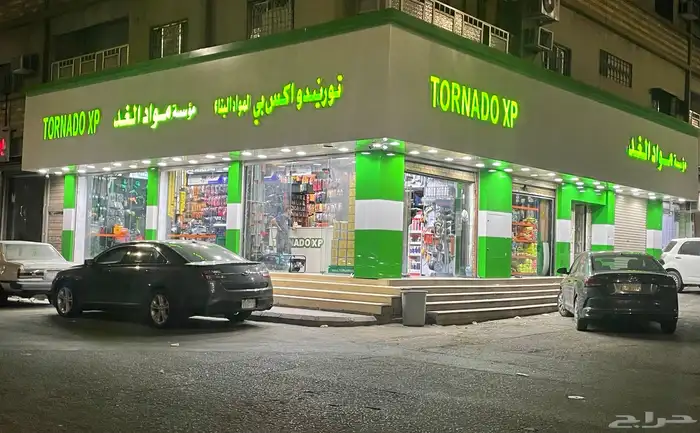 مواد بناء ومعدات كهربائية ومولدات وعدد يدوية 0