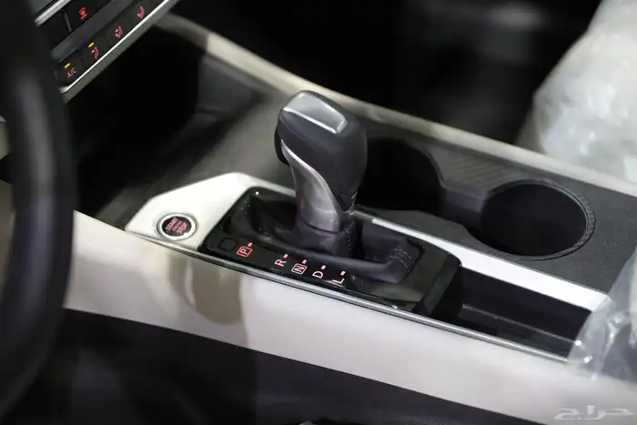 نيسان التيما استند 2025 9