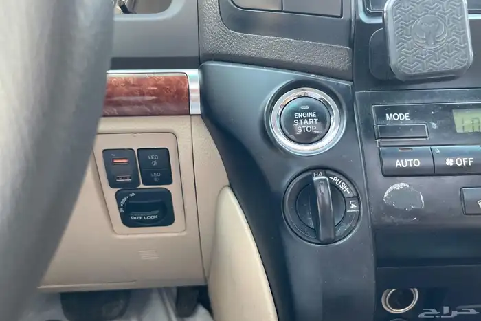 تويوتا لاندكروزر 2015 GXR فل سعودي 23