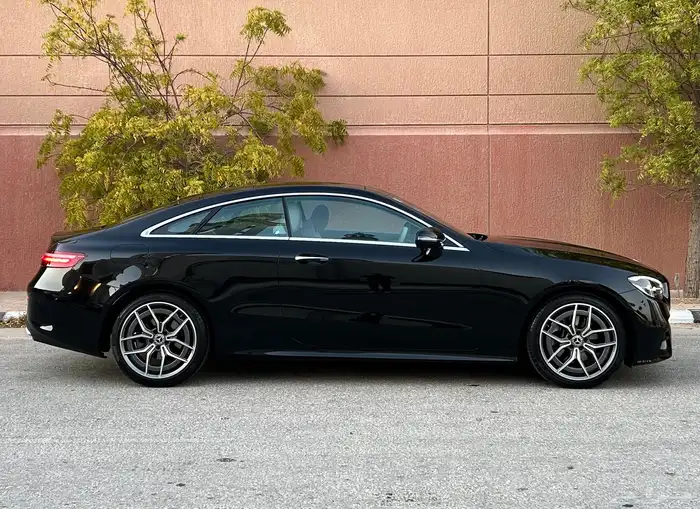 مرسيدس E-Coupe جفالي على الضمان ممشى قليل 1