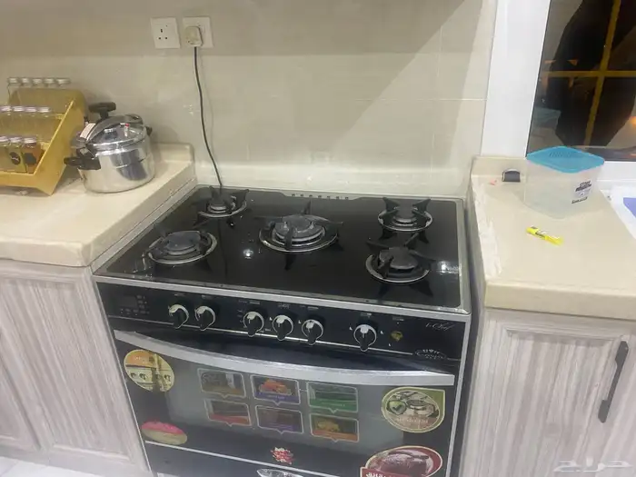 فرن خمس عيون. وطقم كنب. 0