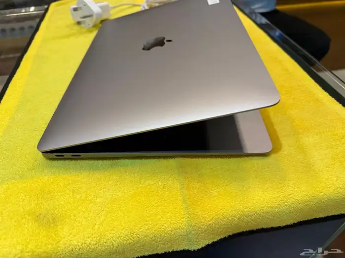 ماك بوك أير 2020 512 قيقاء رام 8 مع الشاحن نصيف 5