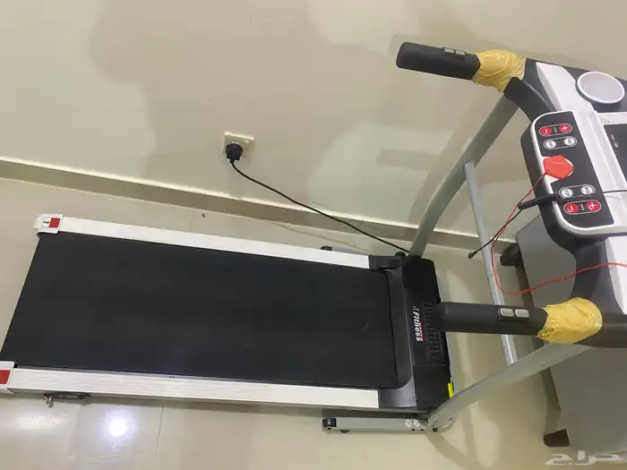 سير مشي كهربائي قابل للطي وزن 100 كجم مزود بشاشة LCD 4