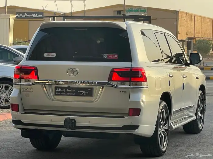 جيب لاندكروزر 2020 ممشى 150 الف فقط ( بريمي) 8