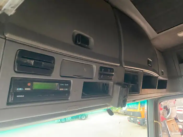 للبيع راس أكتروس 2006 ميقا سبيس نقل عام 14