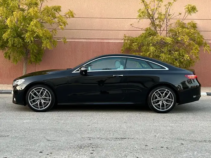 مرسيدس E-Coupe جفالي على الضمان ممشى قليل 3