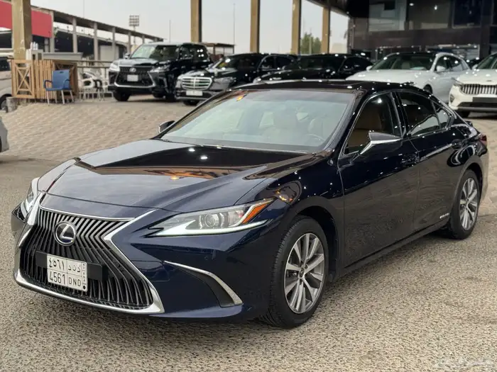 لكزس ES 300h AH 2021 8