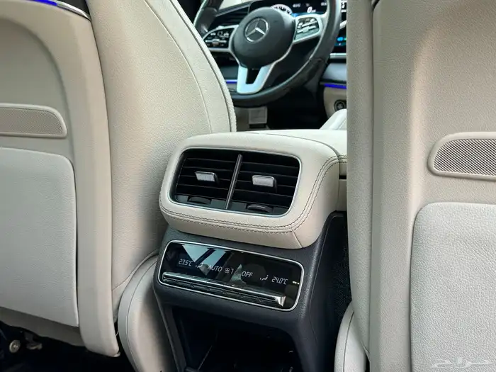 مرسيدس GLS 450 موديل 2020 كت AMG ممشى 68 الف تشيكات وكاله 55