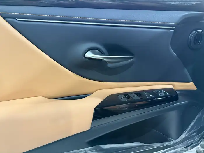 لكزس ES 250 بريمي فتحة سقف 2025 نظام 50-50 30