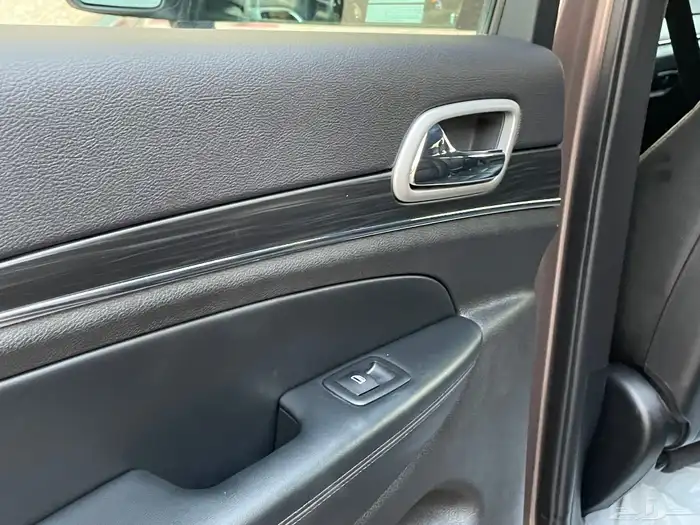 جيب جراند شيروكي ليميتيد 2021 22