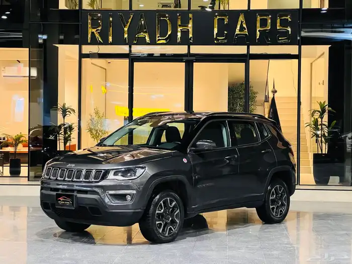 جيب كومباس 2019 تريل هوك ( بحالة ممتازة ) 2