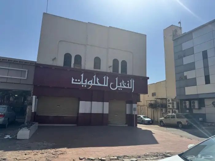 للبيع عمارة تجارية على طريق الجامعات 1