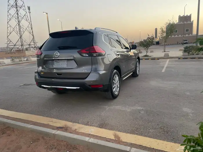 نيسان اكس تريل 8