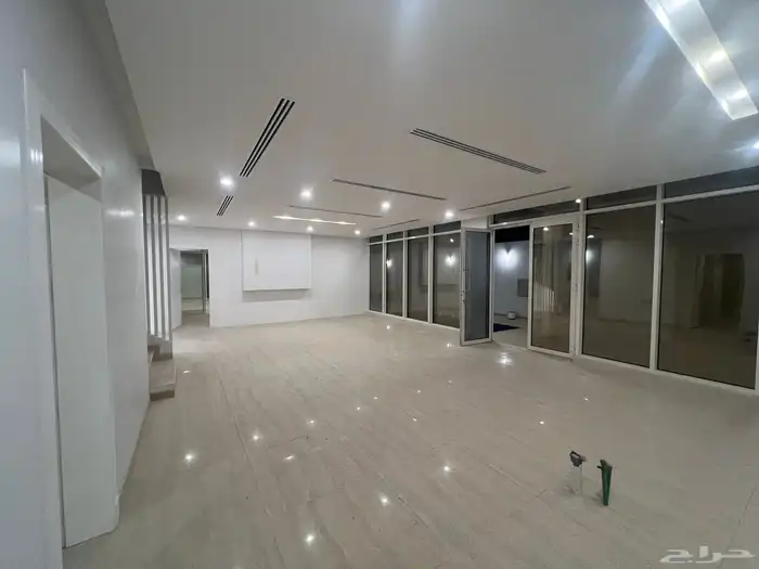 فيلا للبيع تشطيب شخصي بحي الحسام قرب كورنيش الراكة 9