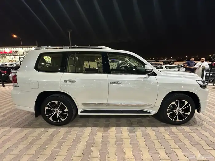 تويوتا لاندكروزر GXR موديل 2021 تورنق 4