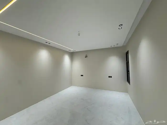 للبيع عمارة دورين وملحق نظام شقق في مخطط ولي العهد 1