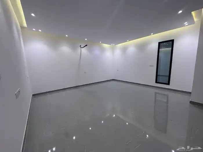 دور ارضي مكون من 5 غرف للإيجار حي الرحمانية 19